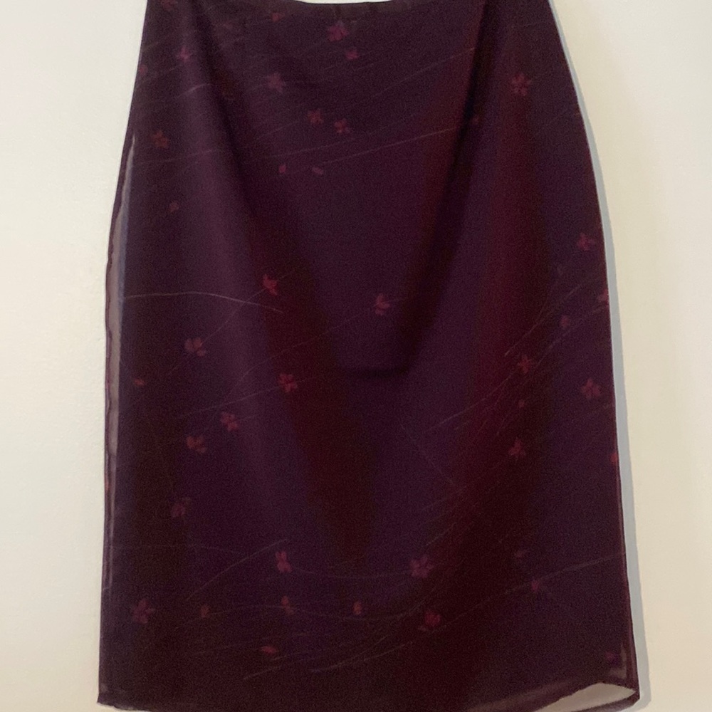 Express size 3/4 midi skirt. Lightweight snd lined.